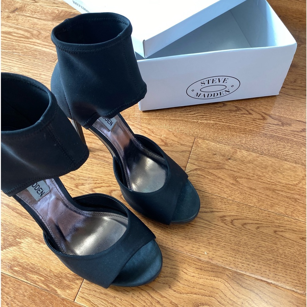 Steve Madden heels size 6 1/2.